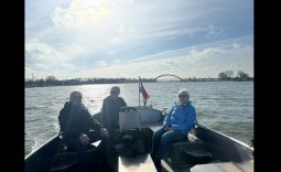 Vaarseizoen geopend: esloep op de Lek